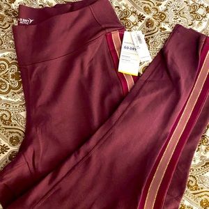 Burgundy Old Navy leggings.